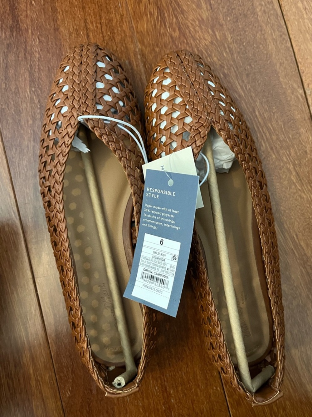 NWT Universal Threads Brown Open Weave Flats Size 6, memory foam sole